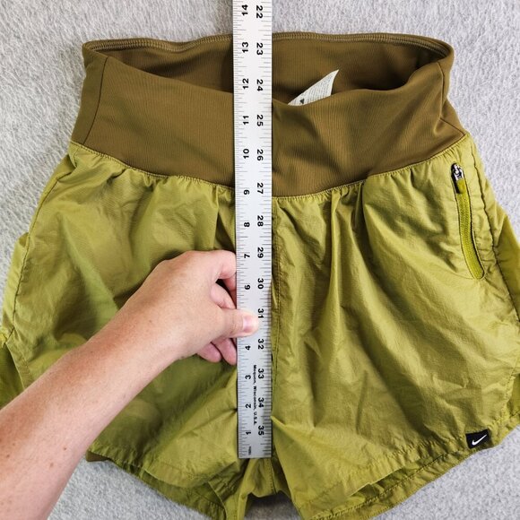Nike Shorts Womens XS Green Run Division 2 In 1 Ripstop Zip Pocket Running - Picture 8 of 14